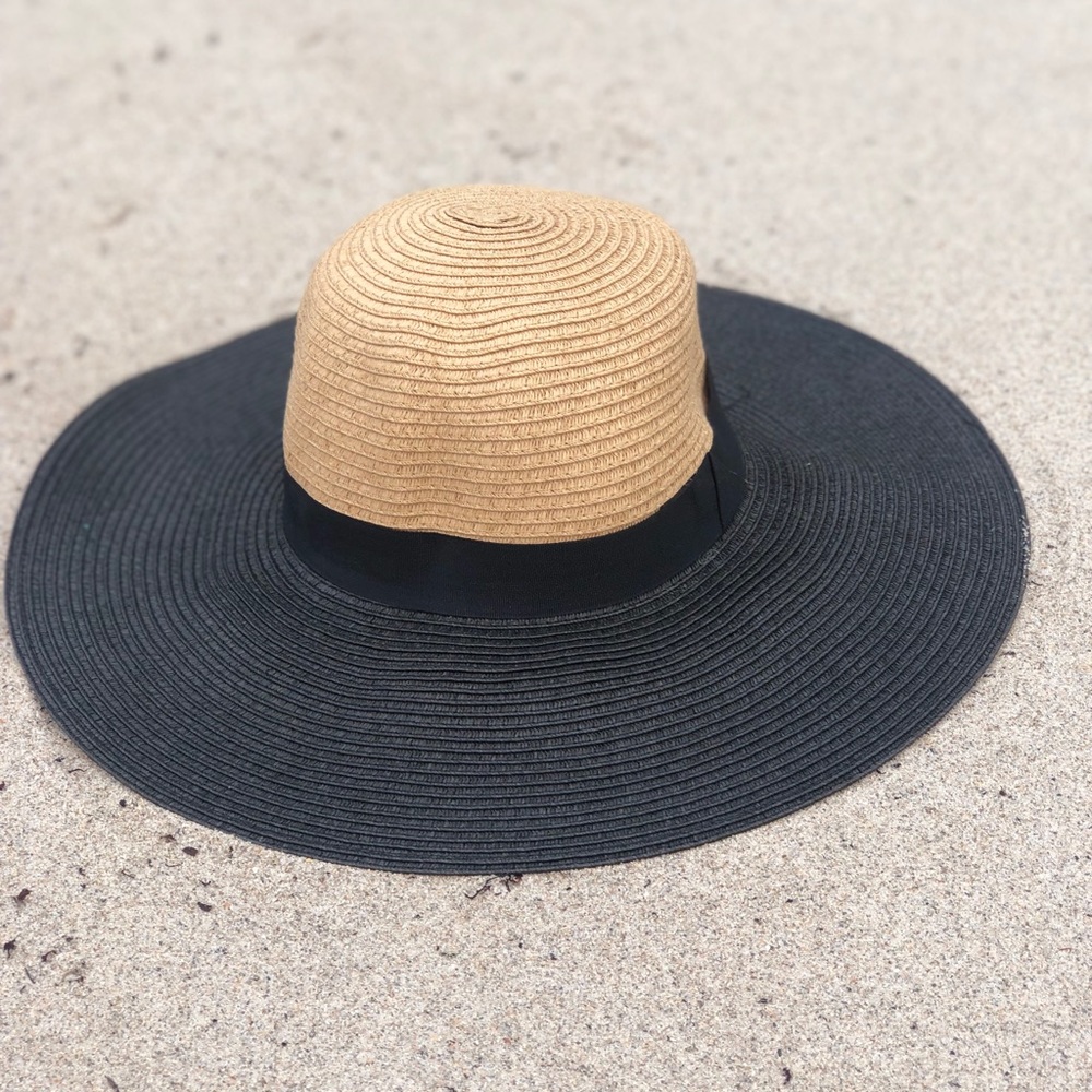 Two Tone Black 🖤 Large Brim Sun ☀️ Hat 👒